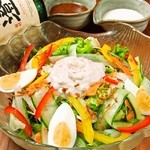 炭火串焼と旬鮮料理の店 別府 炭旬 - 旬の野菜を使用した特製サラダ