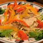 英よし - 玉葱と鶏ササミのサラダ６００円