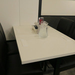 麺画廊 英 - スタイリッシュな、店内！