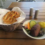 Ankara Restaurant - パンとイチリキョフテ