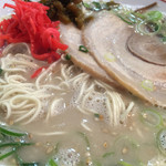 ドン．チードル - 替玉投入後は紅生姜、辛子高菜を乗せて。*\(^o^)/*