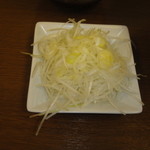 麺処 有彩 - ネギが多いです、サービスかな。
