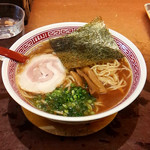 虎ジ - 醤油ラーメン(680円)+大盛(100円)