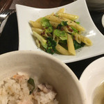 もぐもぐ - ディナーブッフェ
                                シェフの作り立て空豆のペンネと
                                時間限定の鯛の炊き込みごはん