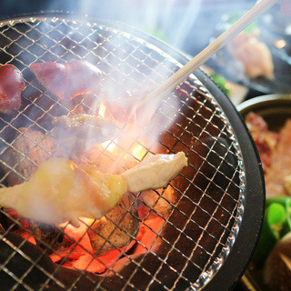 【地鶏の七輪網焼き】地鶏の旨さを天然塩で食す贅沢