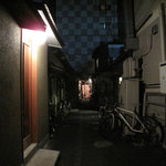 酒陶　築地 - リノベーションした古い民家が続く通りの一軒です。分からない時はお店に電話したほうが良いかも。