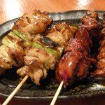 やきとりかどちゃん - （2010/8月）「焼き鳥（皮、レバー）」×2