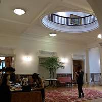 綱町三井倶楽部 - 2010/7月：館内中央のレセプション・ホール