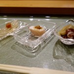 群来膳 - ［2016/03］酒肴① 酒肴三品盛り(ほたるいか・蛸柔らか煮・厚岸産白魚) 