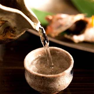 A glass of sake that can be enjoyed as the seasons change is priced at a flat rate of 480 yen.