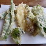 手打そばこいけ - 野菜の天ぷら。２０１６．０３．３１