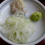 手打そばこいけ - 辛味大根は、ちょっと赤い。２０１６．０３．３１