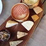 レストラン イブー - 圧巻のチーズ15種類の一部