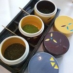 ふれんち茶懐石 京都福寿園茶寮 - 甜茶、抹茶、煎茶。お好みでお料理にふりかけて