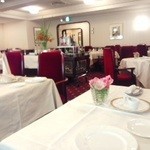 フランス料理 榛名 三笠会館本店 - 上品な店内