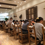 カフェ アクイーユ - 女子だらけ