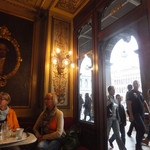 Caffè Florian - 通りを歩く旅行者の視線にさらされます
