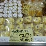 フジヤマ カフェ - 購入しきれなかった魅力的な商品の数々。