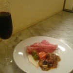 TRATTORIA AL SODO  - コクのある赤の微発泡ランブルスコ、アペリティーボの前菜