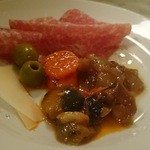 TRATTORIA AL SODO  - とろとろ茄子トマト煮や甘く香ばしい玉ねぎ、サラミやパルミジャーノもお酒に合う！