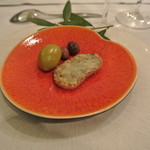 マクシヴァン - アミューズ・ブーシュ
      オリーヴ　自家製パンにロックフォールを塗ったガレット