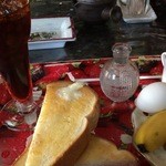 喫茶 モア - だいぶ前のモーニングセット、イチゴとバナナ