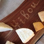 レストラン イブー - シェフのお父様お手製のチーズボード