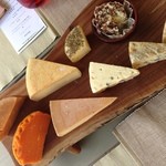 レストラン イブー - 圧巻のチーズ15種類の一部