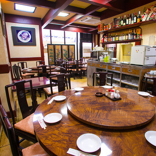 Enjoy an elegant meal time in a restaurant where you can feel the authentic Chinese atmosphere.