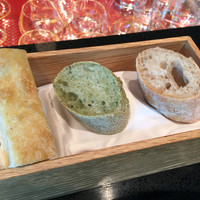 TRATTORIA CREATTA - ３種類のパン