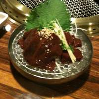 一頭買焼肉 玄 浅草本店 - レバ刺し　\880‐
