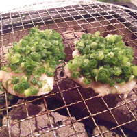 焼鶏あきら 中目黒本店 - 鶏ムネ（ネギ＋レモン）