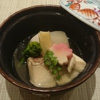 四季彩 - 煮物　鯛の潮煮
                  蕪・筍・小芋・菜種・梅麸
                  木の芽