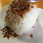 中華そば 麺屋7.5Hz - おにぎりは普通（笑）でもごはんが欲しなんねんなー！d(^_^o)