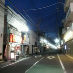 光陽楼 - 店がある風景、旧中仙道の埼玉方面を見る。