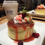 BW STATION - スフレパンケーキ¥550＋とラージコーヒー¥280外税で¥896に（；゜０゜）高っ‼︎