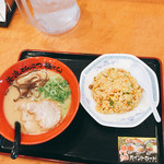 極とんラーメン - チャーハンセット（870円）