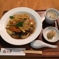 神楽坂 龍公亭 - カレーライス,スープ搾菜付き1200円