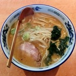 山海亭 - みそラーメン（540円）