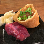 Nikuzushi - 肉寿司「赤身」190円と「丸ちょう稲荷」300円