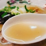 らーめん紫雲亭 - 2016/4  塩ラーメンのスープ