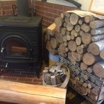 山小屋　佐藤 - 店内薪ストーブ