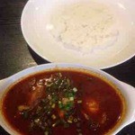 横浜ボンベイ - 広島産牡蠣がぷりぷりの薬膳カレー