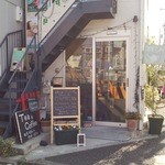 小さな紅茶屋さん　ｃｒａｎｎ - 線路のすぐ横