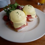 ヨーキーズブランチ - エッグベネティクト（生ハムとクリームチーズ：1,290円）_2016年3月