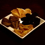 バー・バロン - ドライフルーツ盛り合わせ