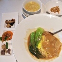 新橋亭 - 特選フカヒレ姿煮込み丼