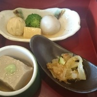京懐石 美濃吉 横浜ランドマークプラザ店 - 引き出しからは前菜が
