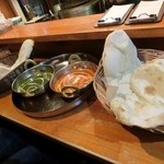Nepali Dining dio - セット①　カレー2種とナン　（2016.3）