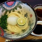 さぬきうどん こも庵 - 〈冷〉生醤油うどん(小盛り、麺300g) 520円